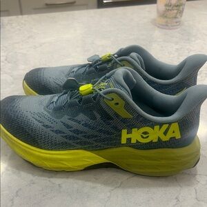 Home Speedgoat 5 -Size 7 youth (excellent condition)